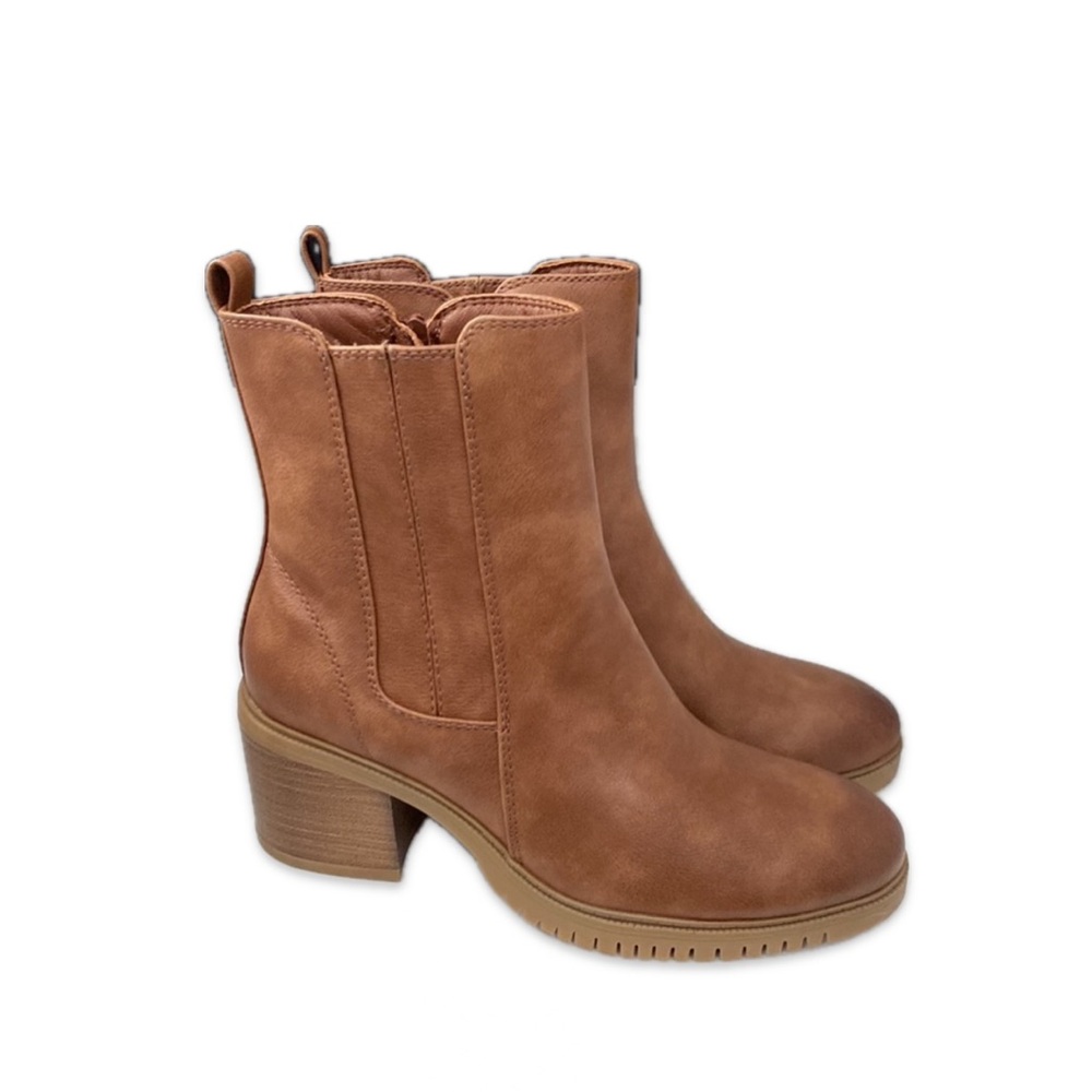 Baretraps Boots Womens Size 7.5 Posture Feeney Brush Camel Ankle Chunky Heel